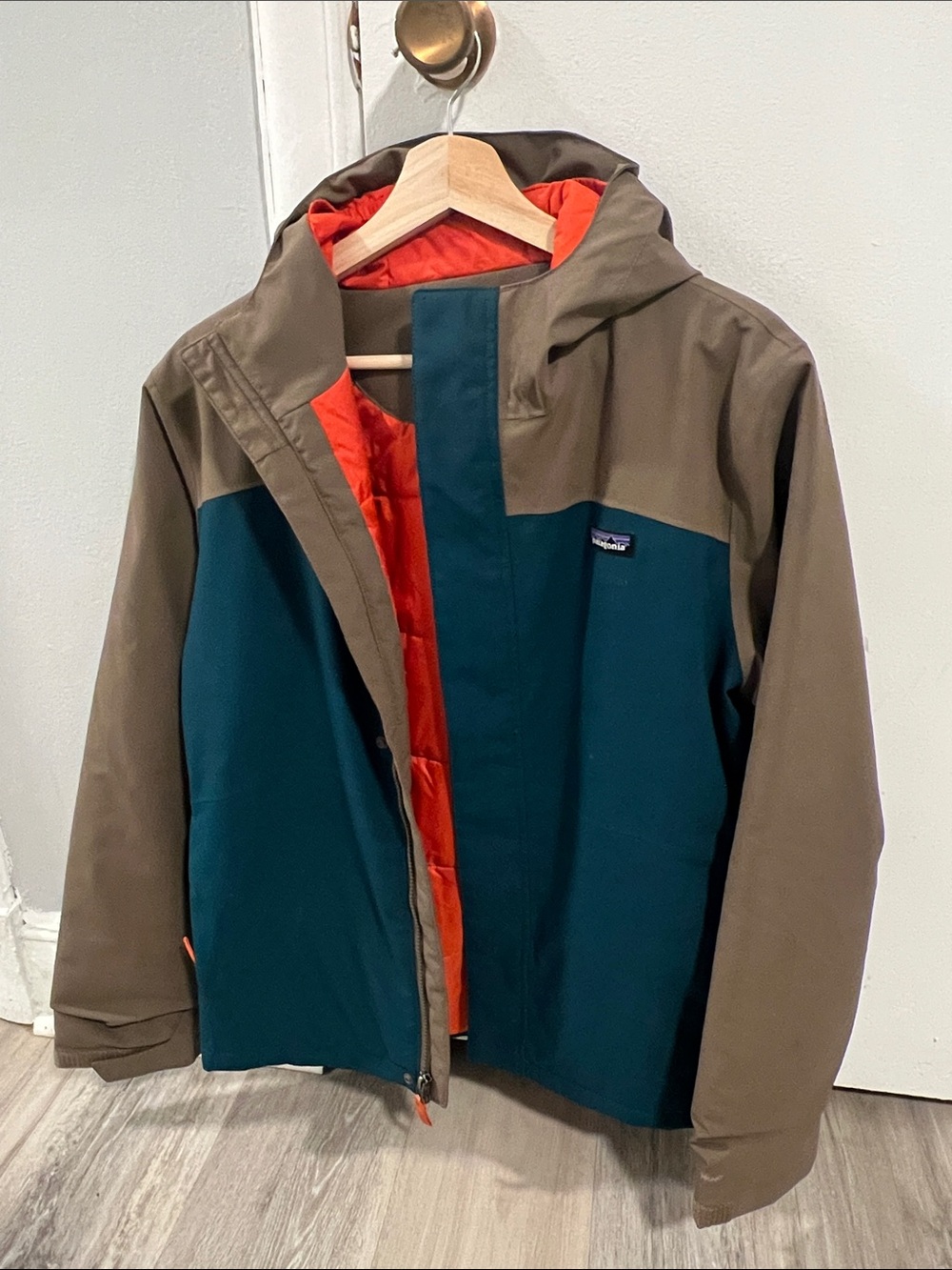 Patagonia Two-Tone Men's Raincoat in Brown, Teal & Orange Lining